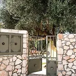 The Cerulean Villa. The Concord Of Blue And Green! Вилла *